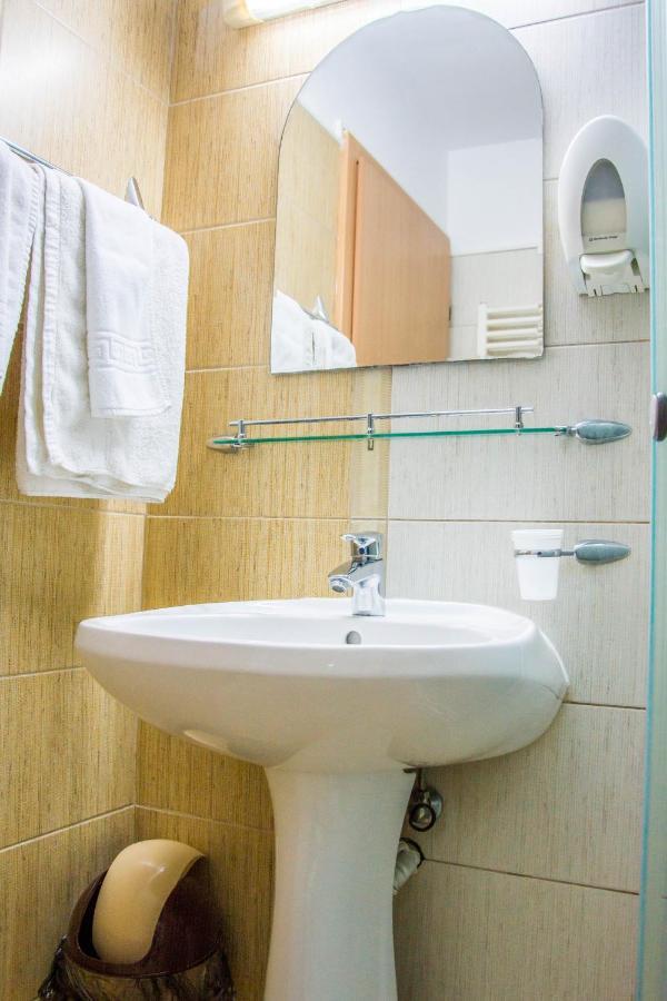 Hotel Riga Arad Extérieur photo