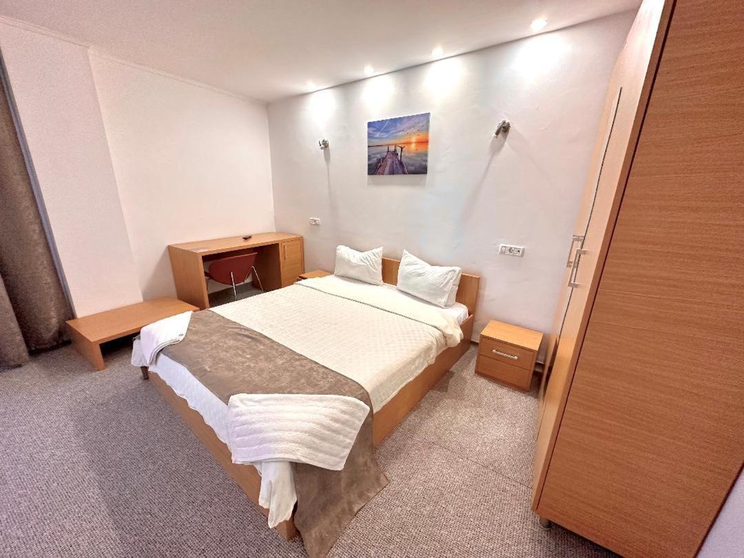 Hotel Riga Arad Extérieur photo