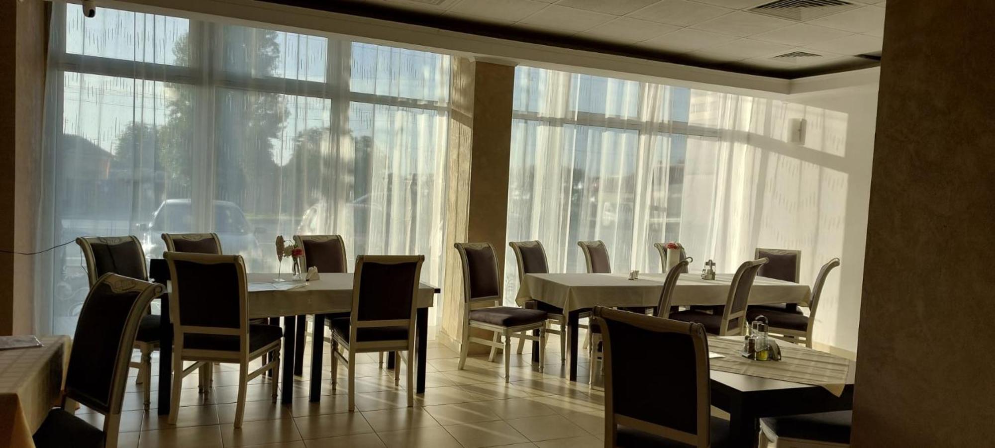 Hotel Riga Arad Extérieur photo