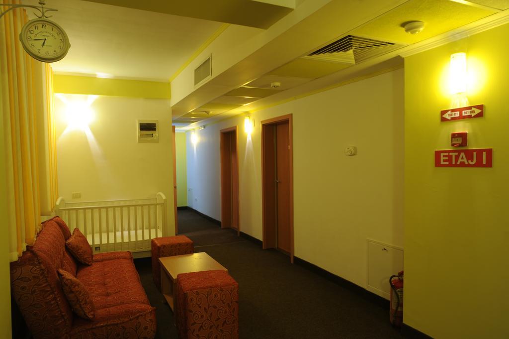 Hotel Riga Arad Extérieur photo